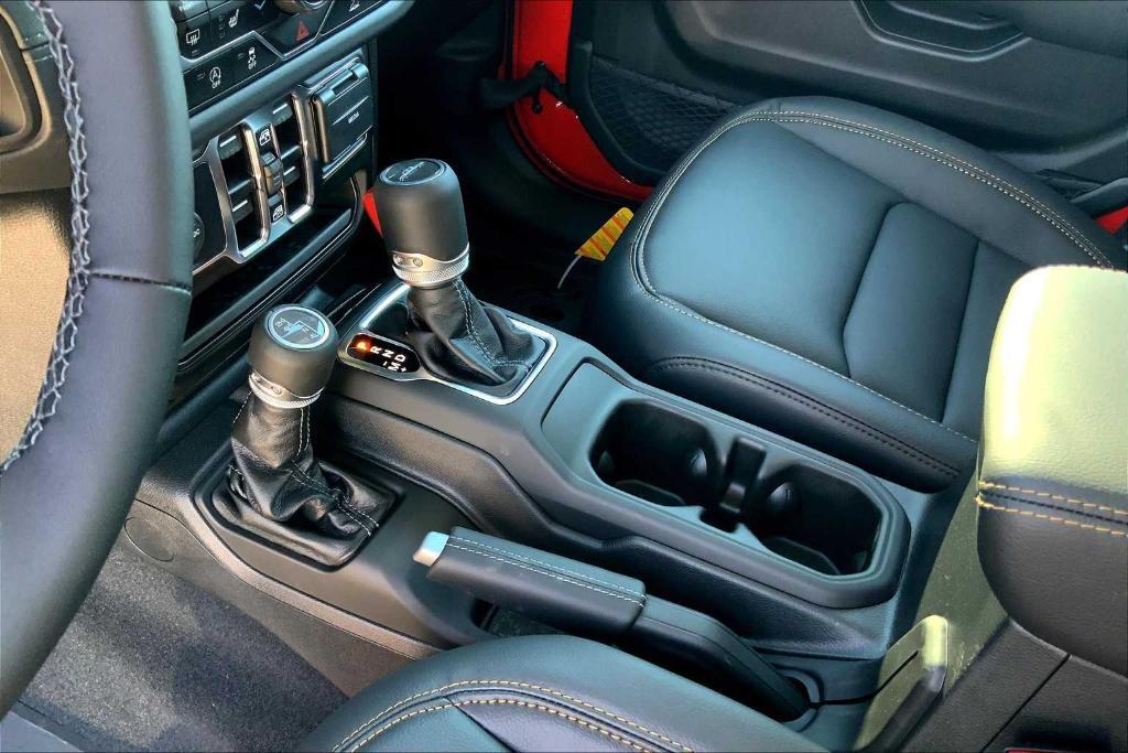 new 2025 Jeep Gladiator car, priced at $42,627
