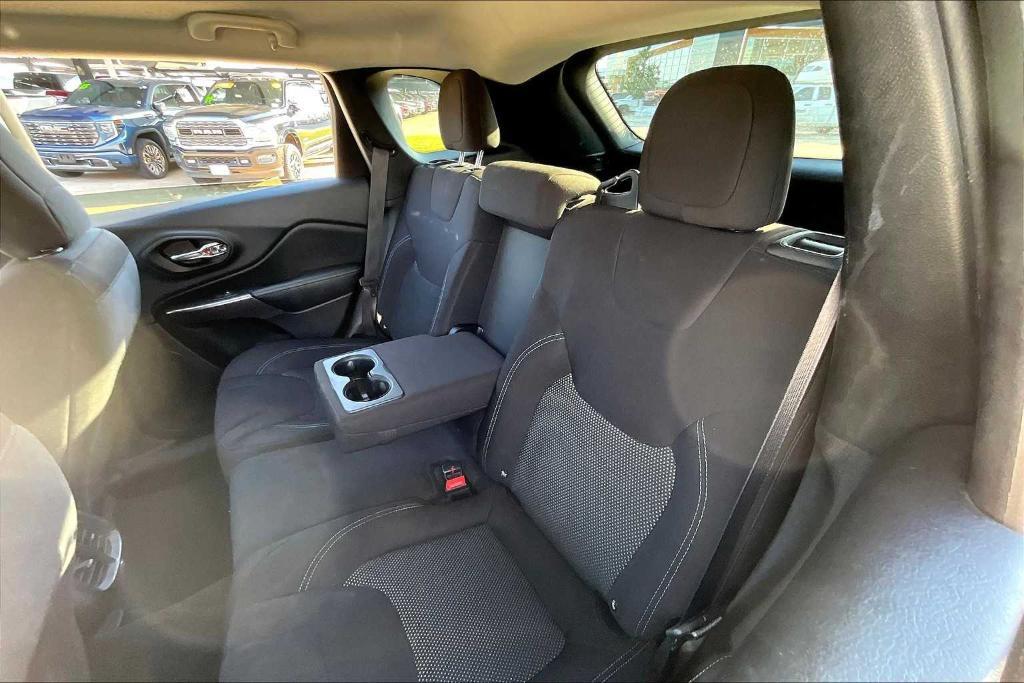 used 2019 Jeep Cherokee car, priced at $15,488