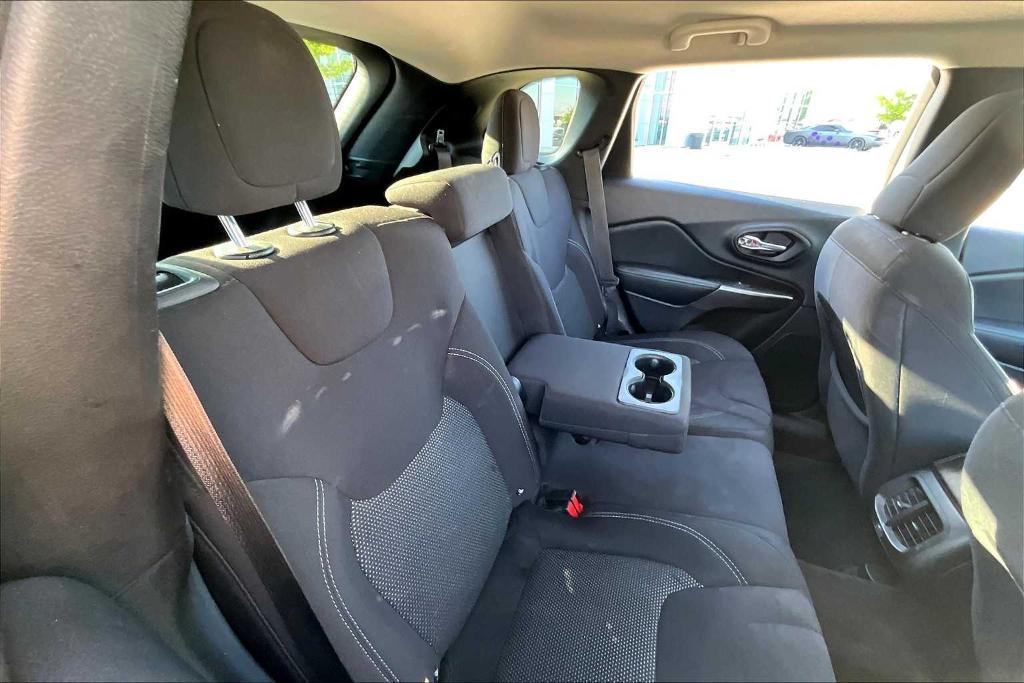 used 2019 Jeep Cherokee car, priced at $15,488