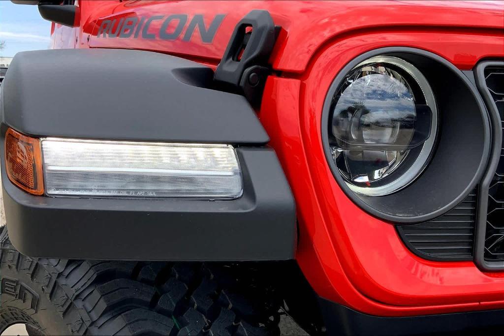 new 2024 Jeep Gladiator car, priced at $53,402