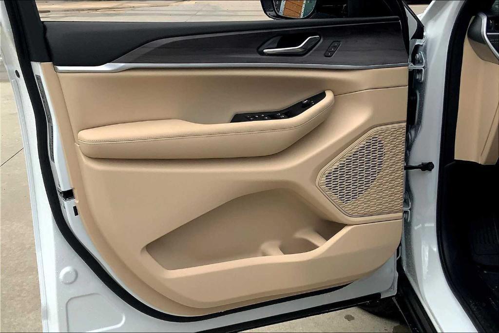 new 2025 Jeep Grand Cherokee L car, priced at $44,917