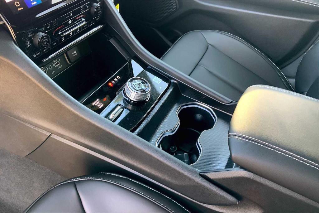 new 2025 Jeep Grand Cherokee car, priced at $39,095