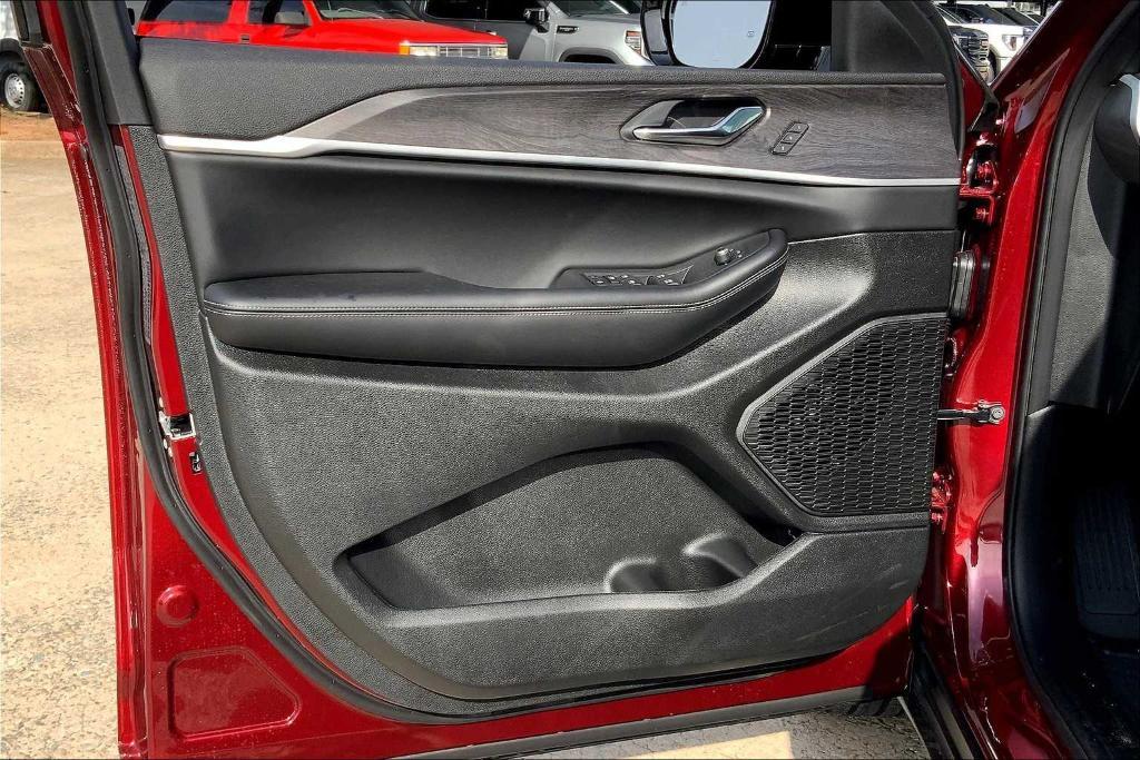 new 2025 Jeep Grand Cherokee L car, priced at $47,745