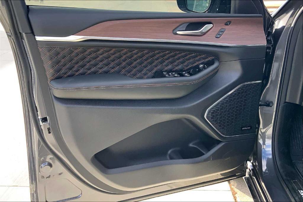 new 2025 Jeep Grand Cherokee car, priced at $56,175