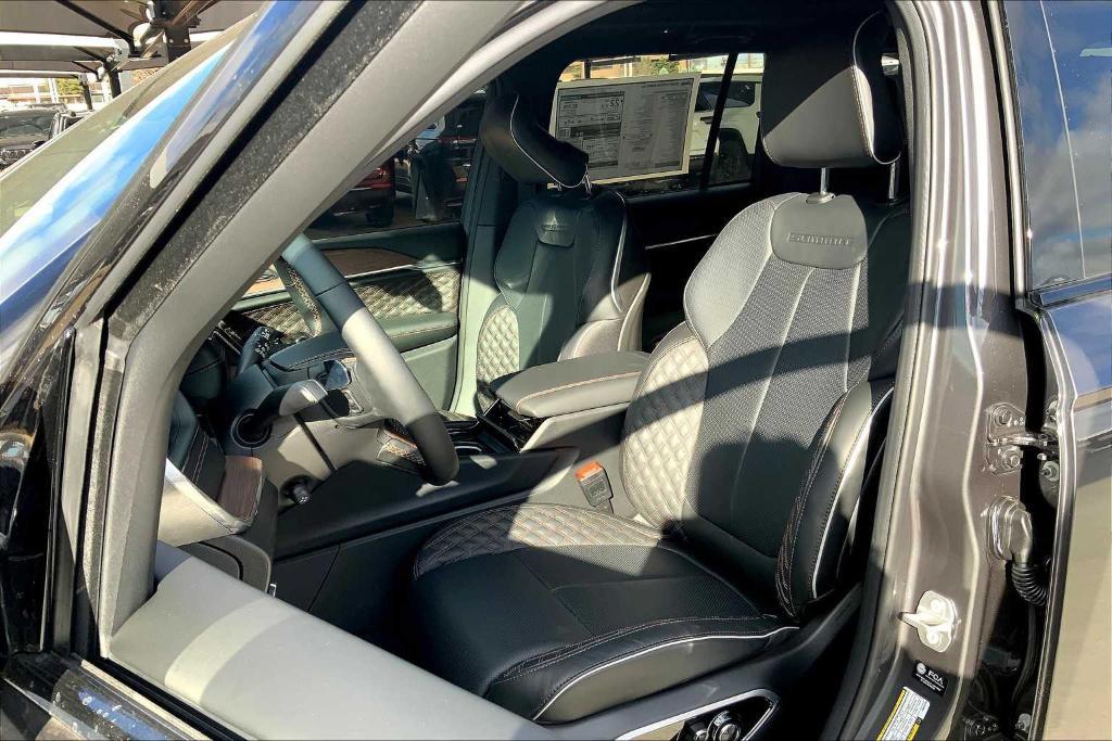 new 2025 Jeep Grand Cherokee car, priced at $56,175