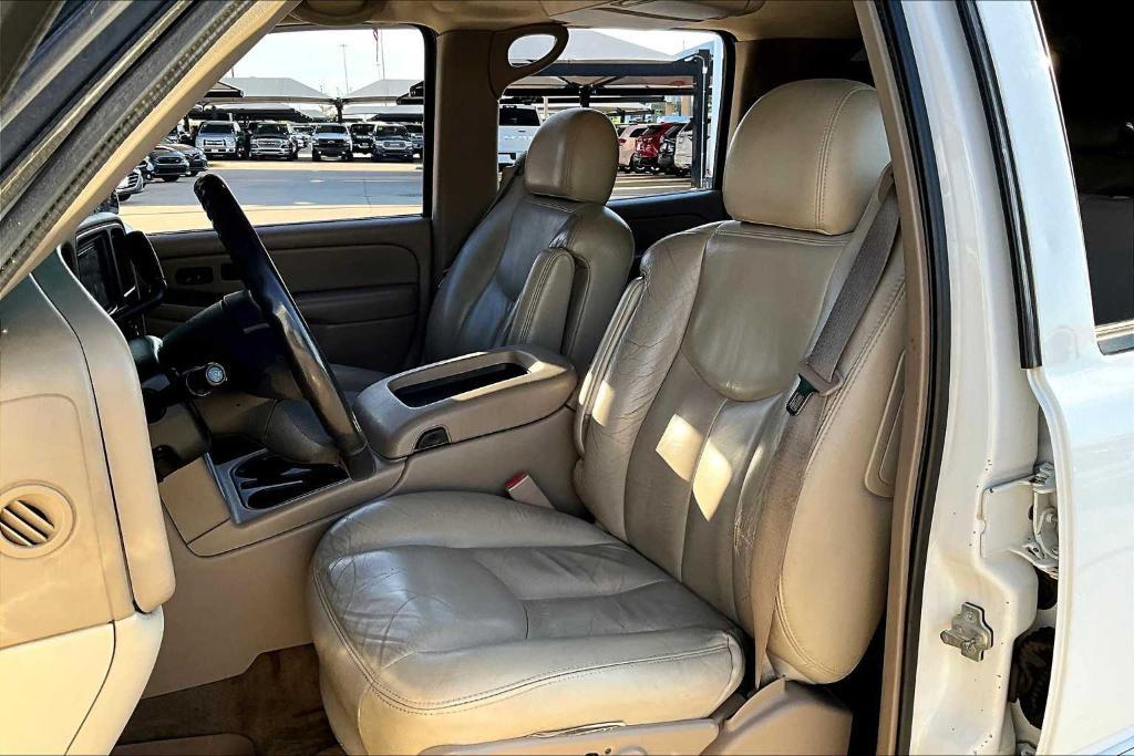 used 2005 GMC Yukon XL car, priced at $3,575