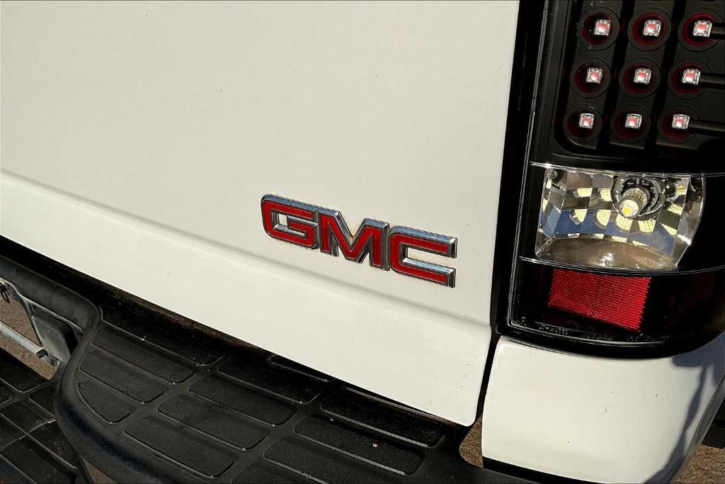 used 2005 GMC Yukon XL car, priced at $3,575
