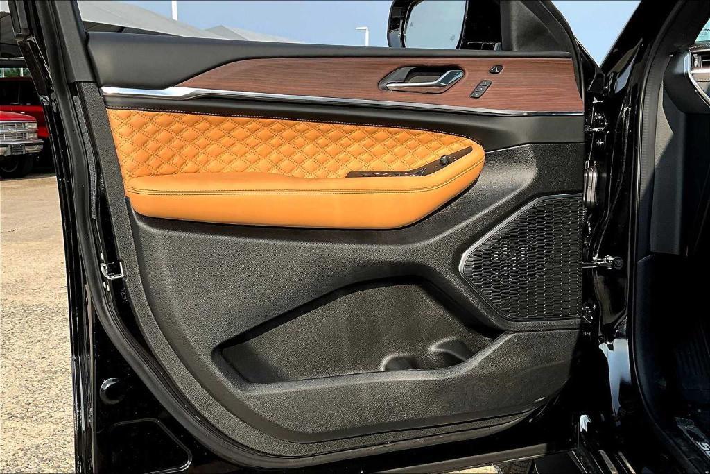 new 2025 Jeep Grand Cherokee car, priced at $54,425