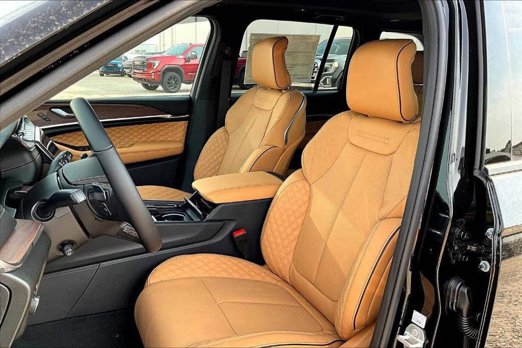 new 2025 Jeep Grand Cherokee car, priced at $54,425