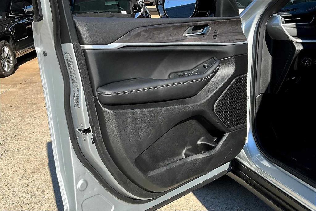 new 2025 Jeep Grand Cherokee L car, priced at $47,615