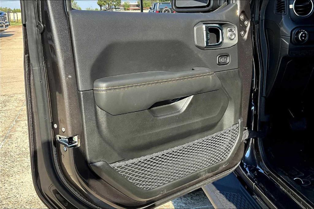 new 2025 Jeep Gladiator car, priced at $41,546