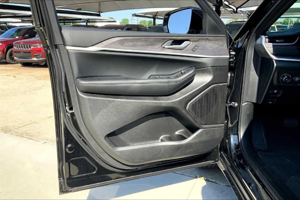 new 2025 Jeep Grand Cherokee L car, priced at $41,589