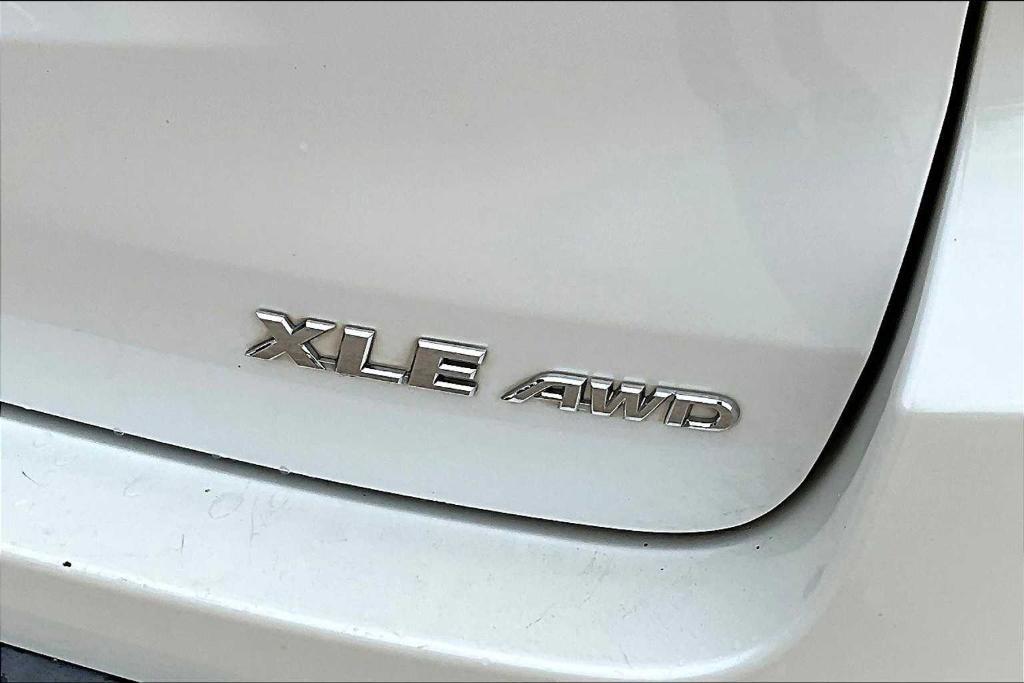 used 2018 Toyota Highlander car, priced at $19,265