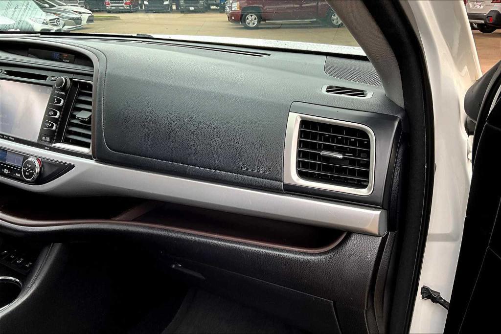 used 2018 Toyota Highlander car, priced at $19,265
