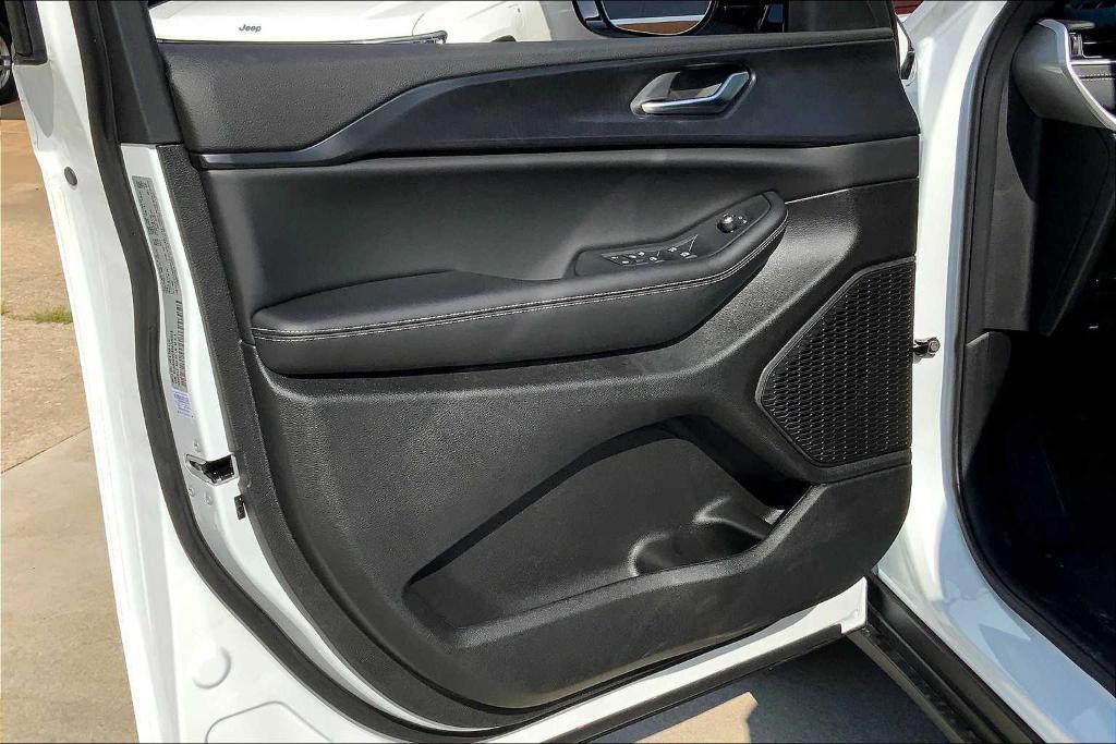 new 2025 Jeep Grand Cherokee L car, priced at $41,772