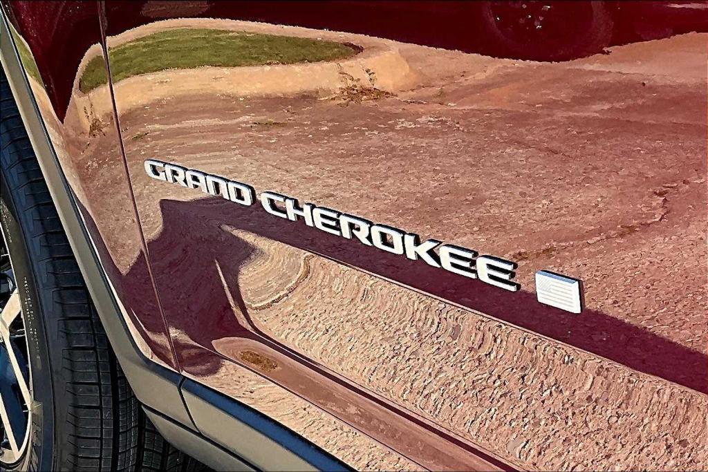 new 2025 Jeep Grand Cherokee L car, priced at $46,035
