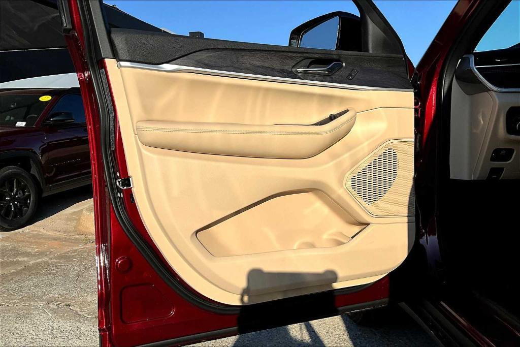 new 2025 Jeep Grand Cherokee L car, priced at $46,035