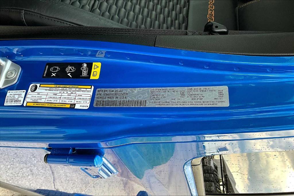 new 2025 Jeep Gladiator car, priced at $47,787