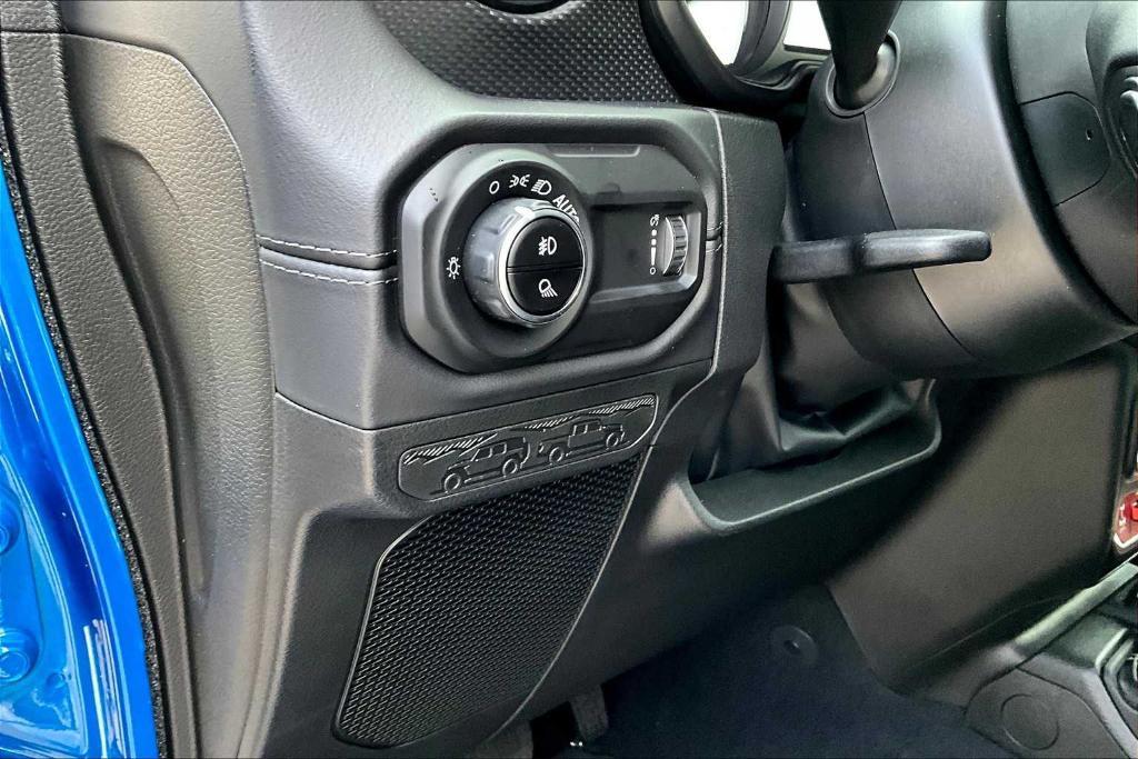 new 2025 Jeep Gladiator car, priced at $47,787