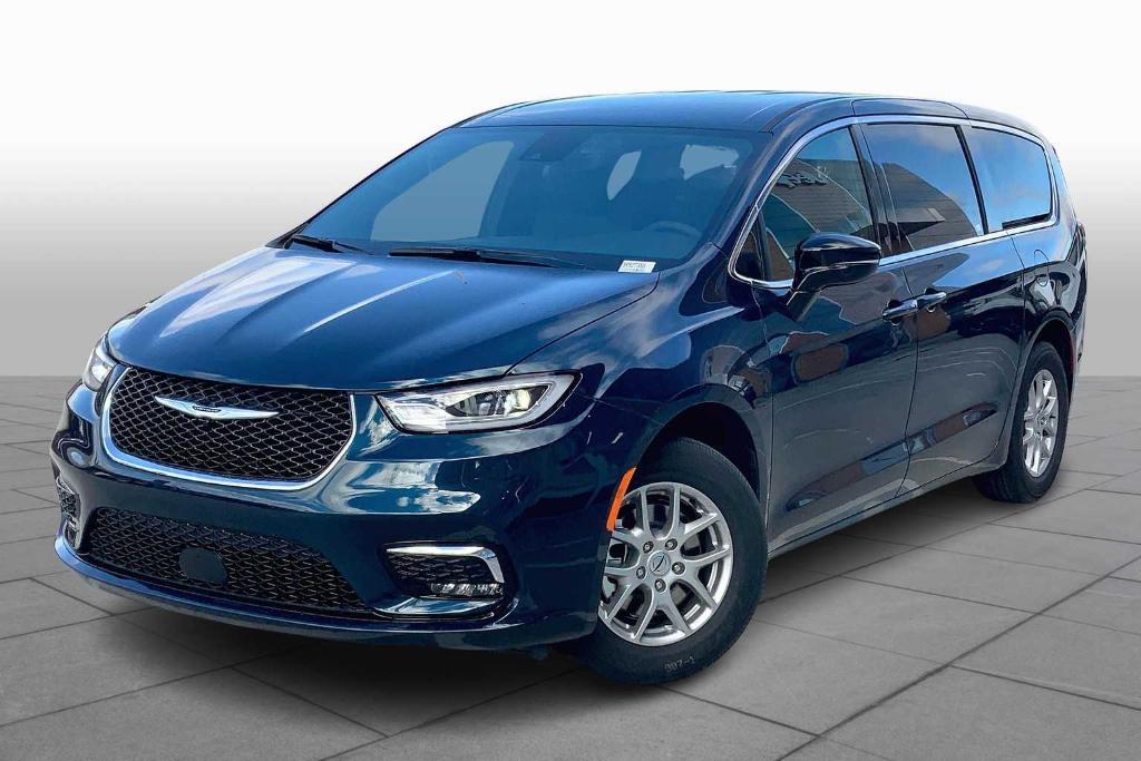 new 2025 Chrysler Pacifica car, priced at $37,639