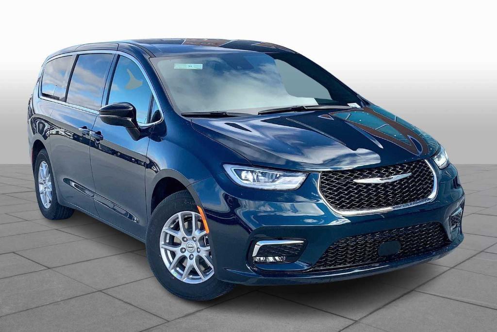 new 2025 Chrysler Pacifica car, priced at $37,639