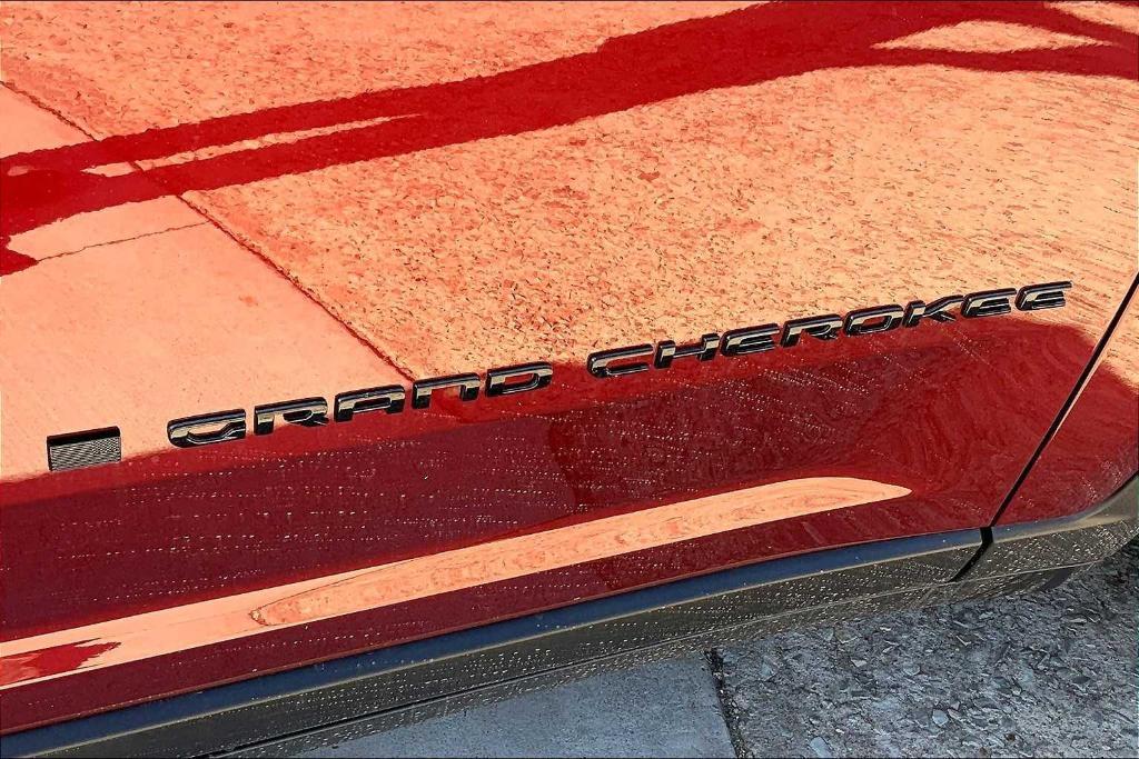 new 2025 Jeep Grand Cherokee car, priced at $39,748