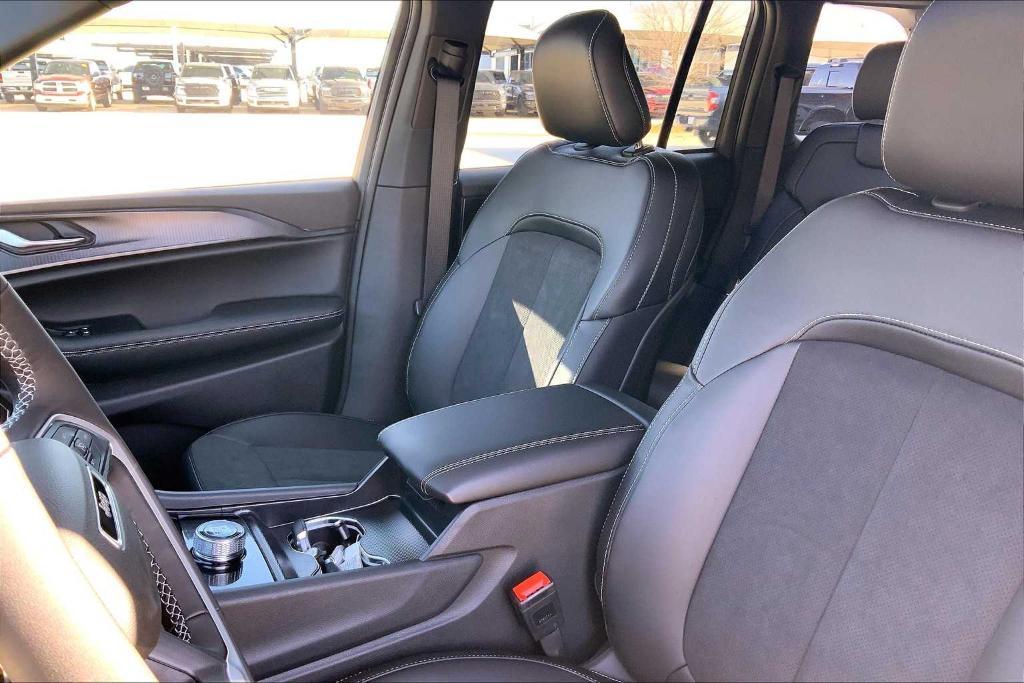 new 2025 Jeep Grand Cherokee car, priced at $39,748