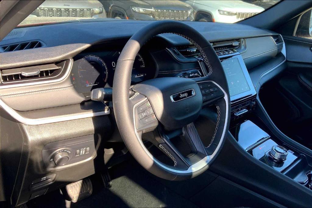 new 2025 Jeep Grand Cherokee car, priced at $39,748