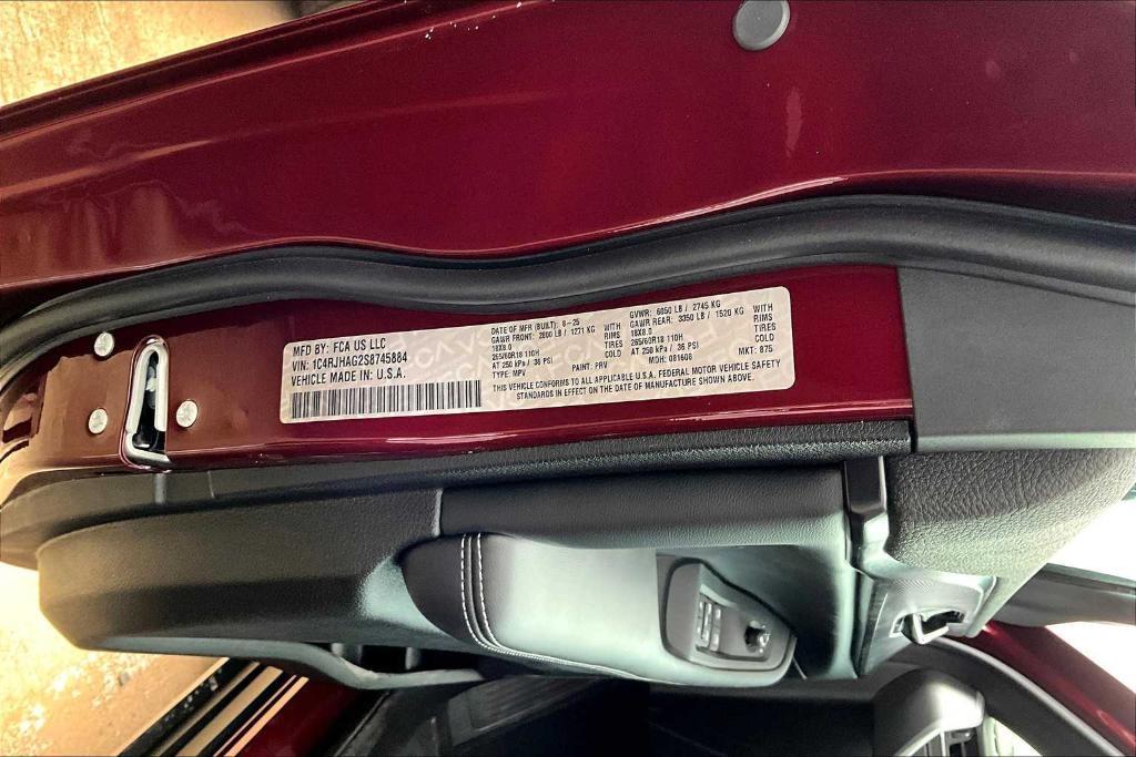 new 2025 Jeep Grand Cherokee car, priced at $39,748