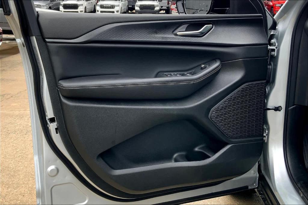 new 2025 Jeep Grand Cherokee L car, priced at $39,372
