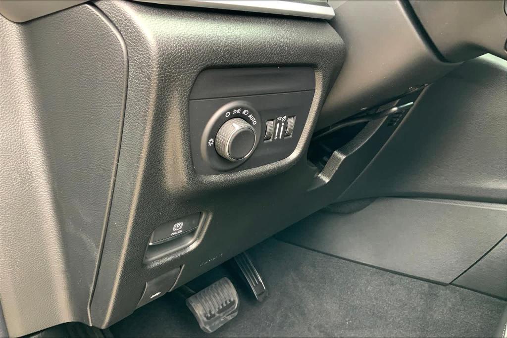 new 2025 Jeep Grand Cherokee L car, priced at $39,372