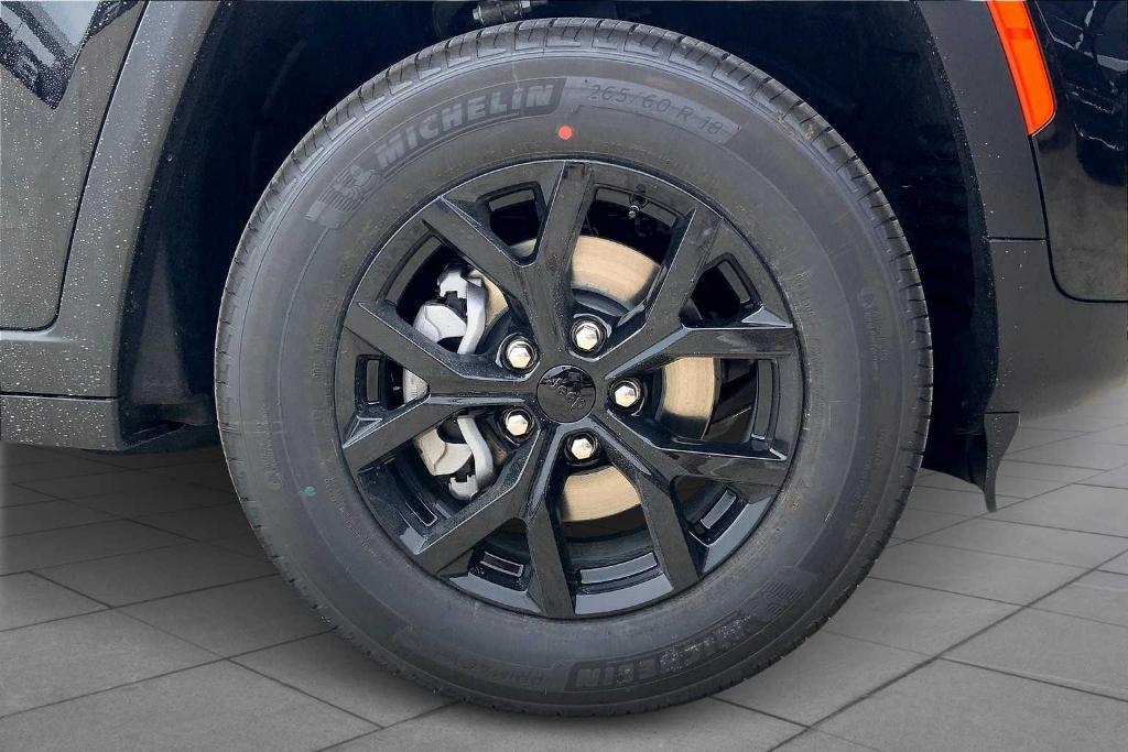 new 2025 Jeep Grand Cherokee car, priced at $35,730