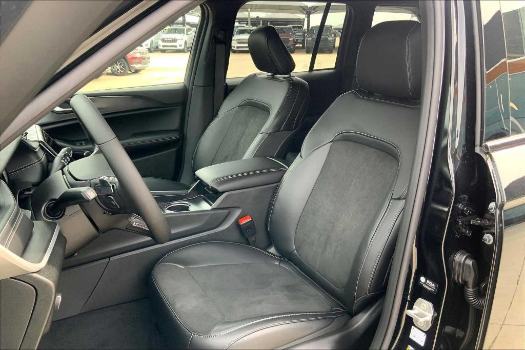 new 2025 Jeep Grand Cherokee car, priced at $35,730
