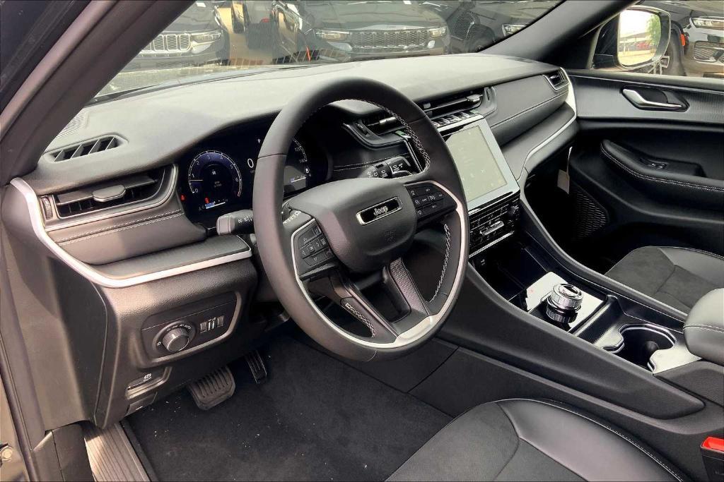 new 2025 Jeep Grand Cherokee car, priced at $35,730