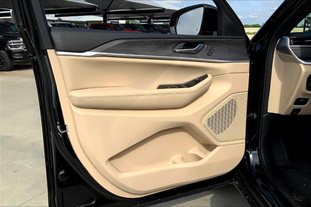 new 2025 Jeep Grand Cherokee L car, priced at $43,967