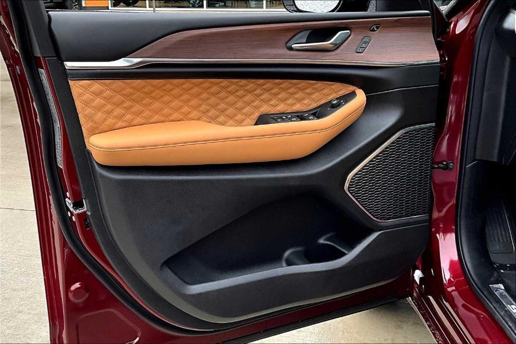 new 2025 Jeep Grand Cherokee car, priced at $51,350