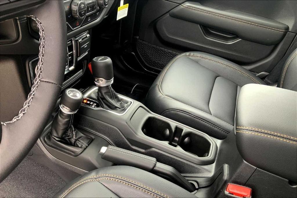 new 2025 Jeep Gladiator car, priced at $40,322
