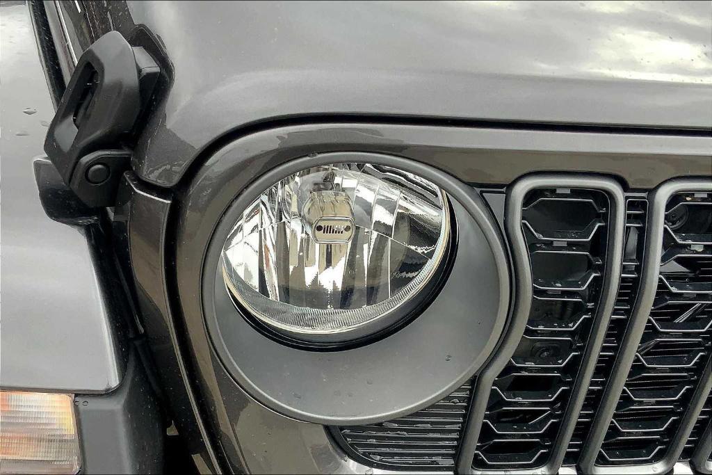 new 2025 Jeep Gladiator car, priced at $40,322