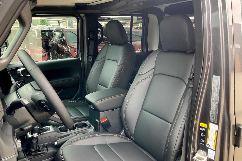 new 2025 Jeep Gladiator car, priced at $40,322