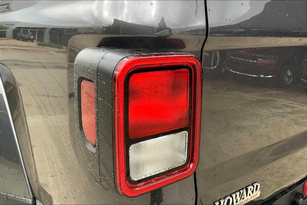 new 2025 Jeep Gladiator car, priced at $40,322
