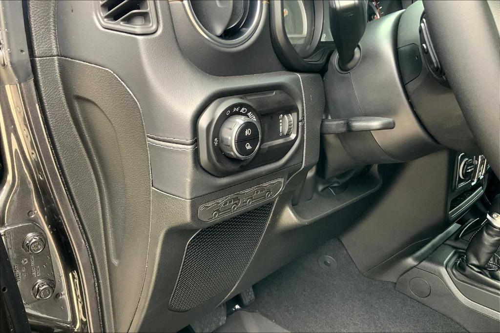 new 2025 Jeep Gladiator car, priced at $40,322