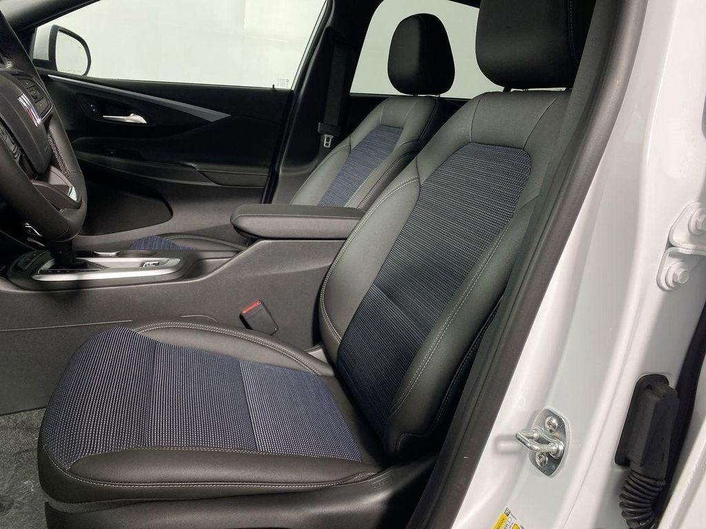 new 2025 Buick Envista car, priced at $25,530