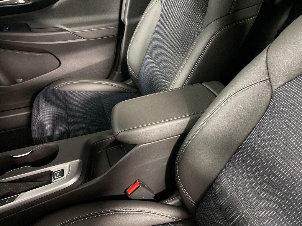 new 2025 Buick Envista car, priced at $24,630