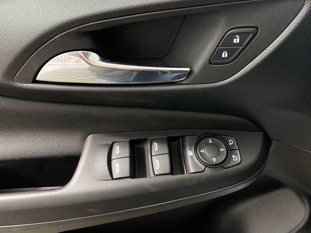 new 2025 Buick Envista car, priced at $24,630