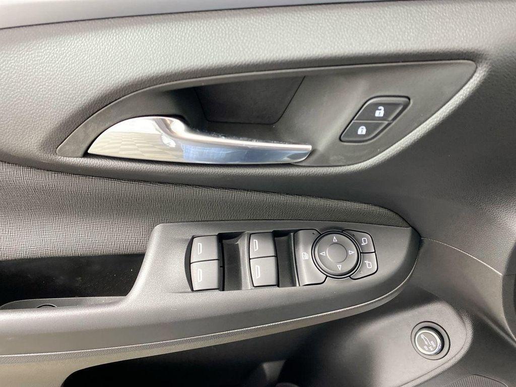 new 2025 Buick Envista car, priced at $25,670