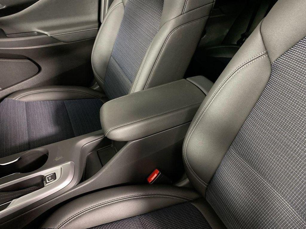 new 2025 Buick Envista car, priced at $25,962