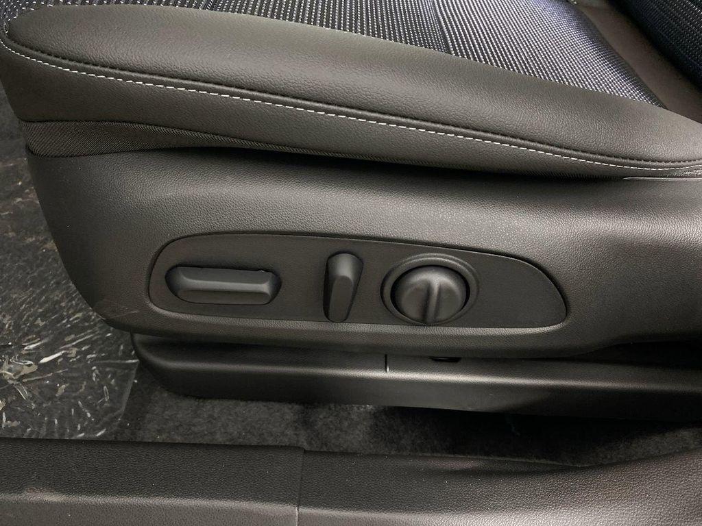 new 2025 Buick Envista car, priced at $24,198