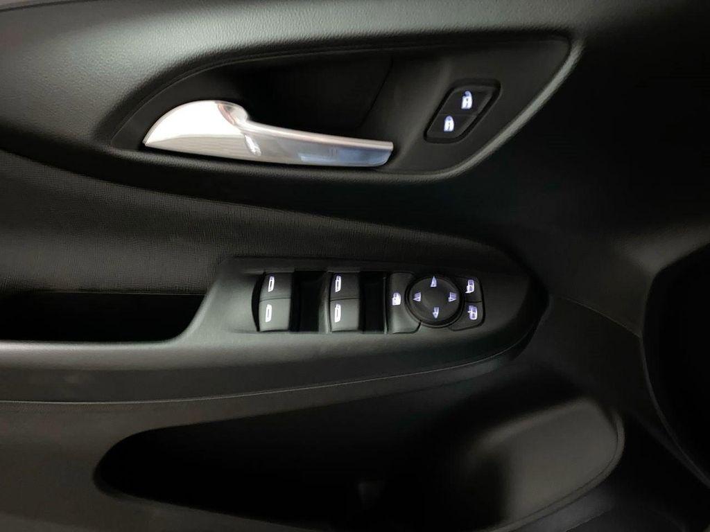 new 2025 Buick Envista car, priced at $24,630