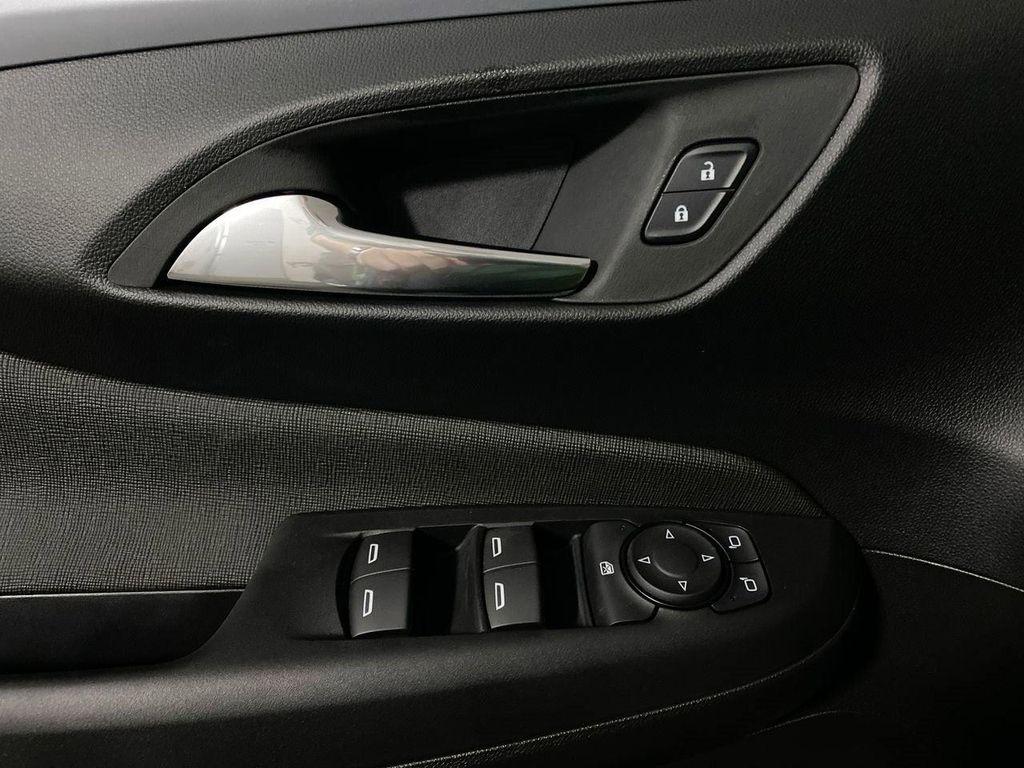 new 2025 Buick Envista car, priced at $25,670