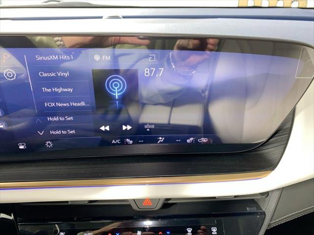 new 2025 Buick Envision car, priced at $44,027
